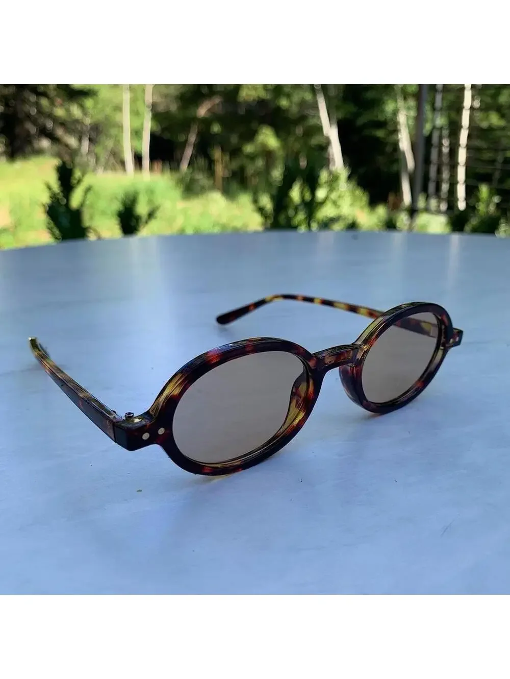 Vintage y2k style cheetah print oval sunglasses. Tinted oval Lenses. Very nice